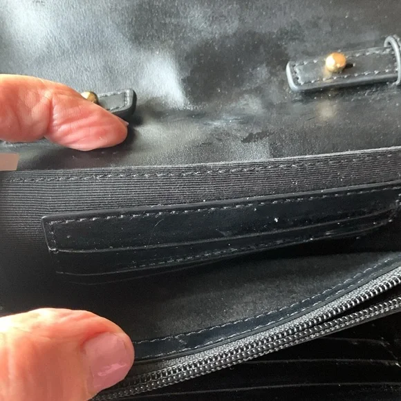 Marc Jacob’s Leather Crossbody - Picture 5 of 10